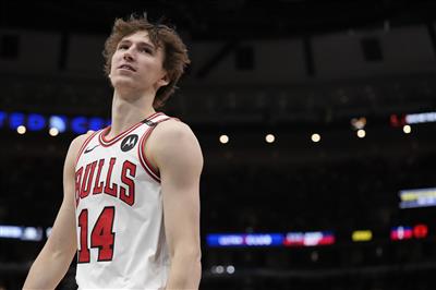 Ощущение контроля мяча замораживает! Бузелис и Окоро забили 0 из 9 за тайм и набрали только 1 очко.