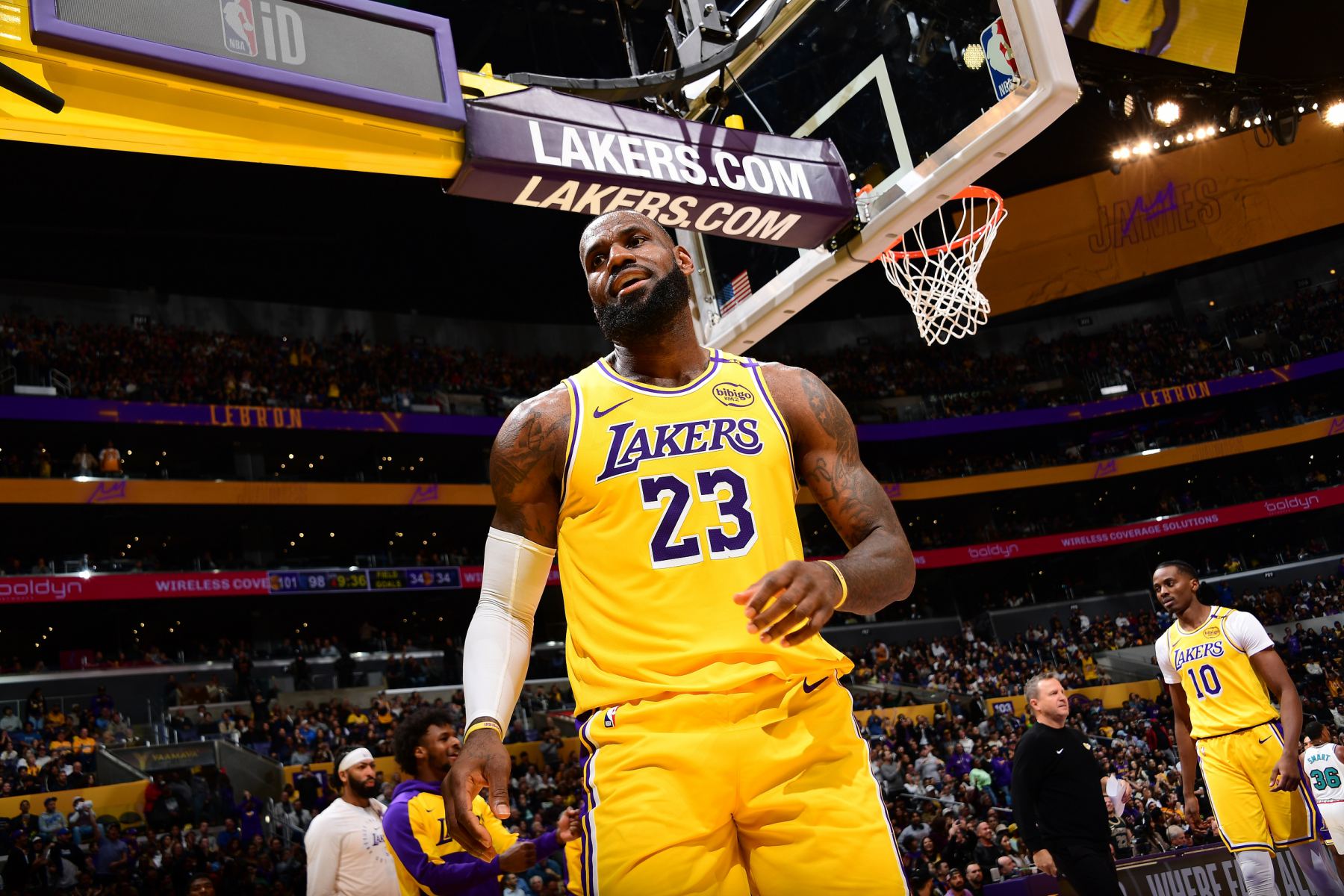 Шамс: Джеймсу официально разрешено тренироваться, и через 1-2 недели он пройдет повторную оценку