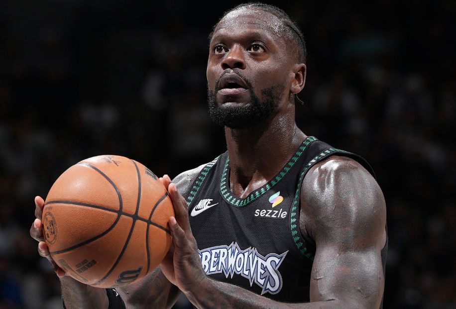 Отличный конкурентный статус! Рэндалл набрал 11 очков при бросках 4 из 7 в первой четверти, забив двузначные числа за одну четверть.