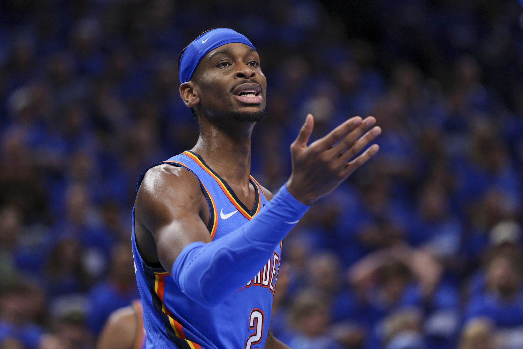 Тандер выиграл 8 игр подряд, чтобы начать сезон, лучший старт в истории Оклахома-Сити.