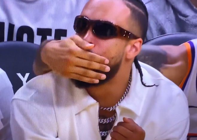 Топовый пакет не удался! Диллон выплюнул аромат, Ливерс прикрыл рот Диллона и бросился есть Ти, но был пойман рефери.