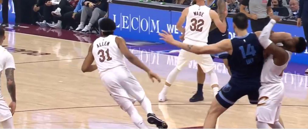 Джарен Джексон-младший набрал 10 очков в первой четверти, «Гриззлис» опередили «Кавальерс» на 4 очка.