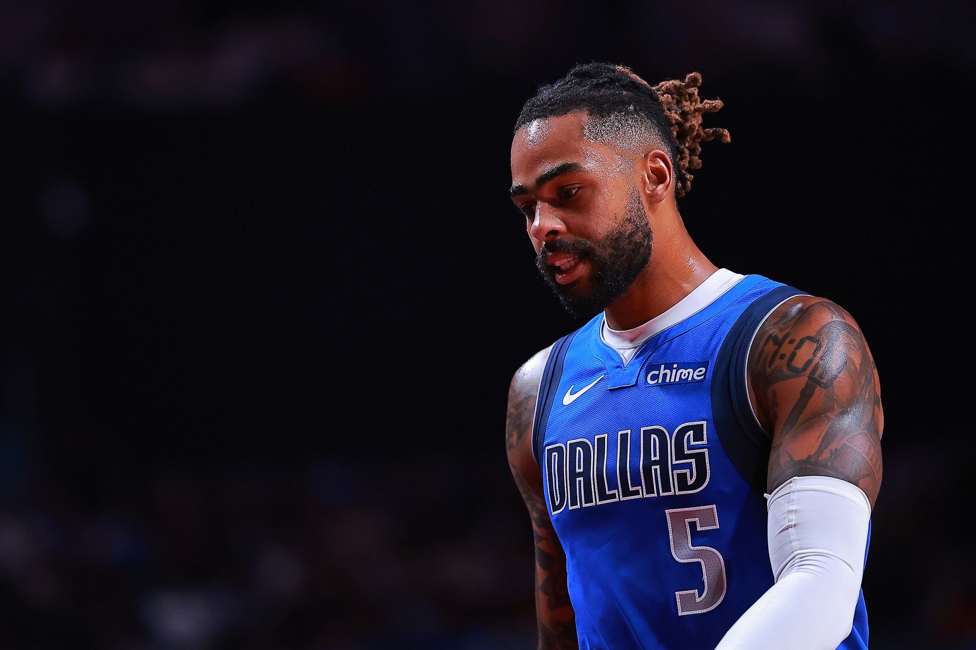 Пришло время размять бедра во время решающей битвы! Рассел набрал 28 очков при 11 бросках из 24, 6 подборах и 5 передачах.