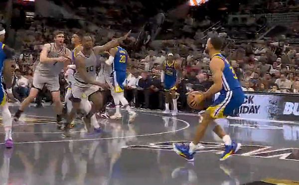 Карри перешел на новую обувь во второй четверти, но его чувство контроля над мячом все еще сильное.