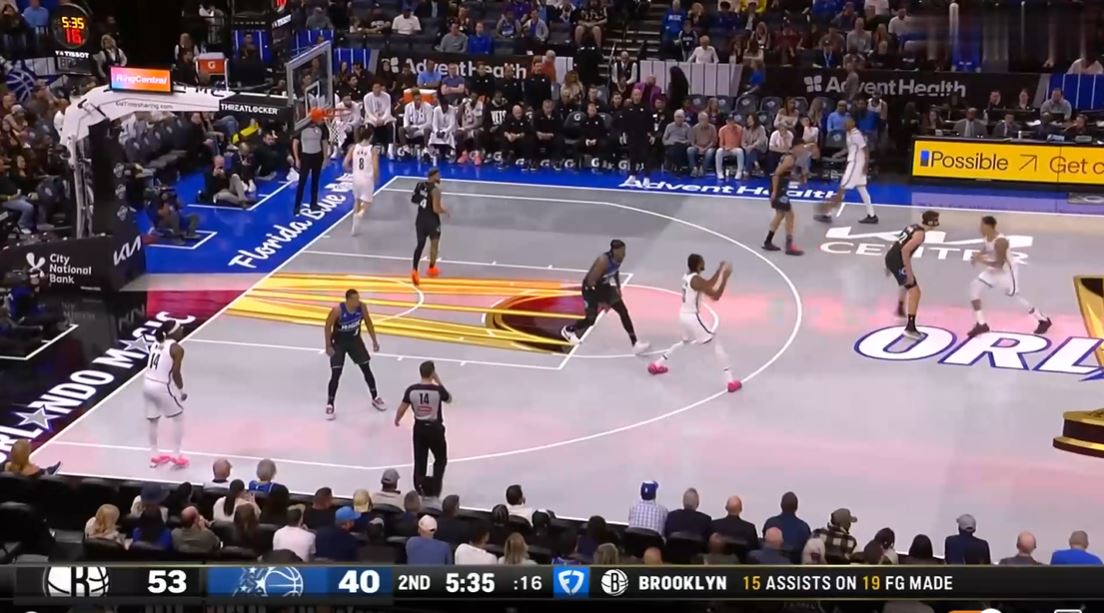 Три игрока Magic забили двузначные числа в перерыве, а Вагнер-младший набрал 12 очков, что помогло команде сократить разницу в очках.