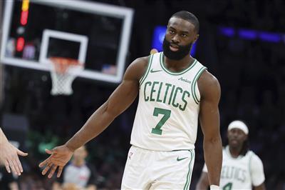 Слишком много ошибок! Браун набрал 23 очка при точности бросков 9 из 18 и совершил 7 потерь.