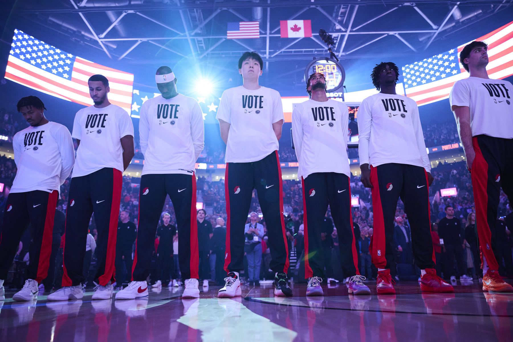 Он набрал 22 очка в первой четверти и совершил шокирующий разворот! Используйте одно слово, чтобы оценить сегодняшнюю игру «Трэйл Блэйзерс».