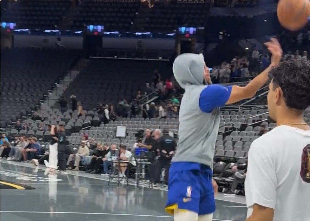 Только что расстались с Under Armour! Карри сегодня присутствовал на тренировке в баскетбольных кроссовках Коби Брайанта шестого поколения.