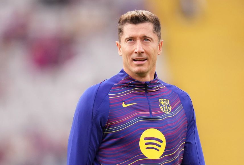 Репортер: Левандовски ждет решения «Барселоны» и не будет до этого вести переговоры с другими командами