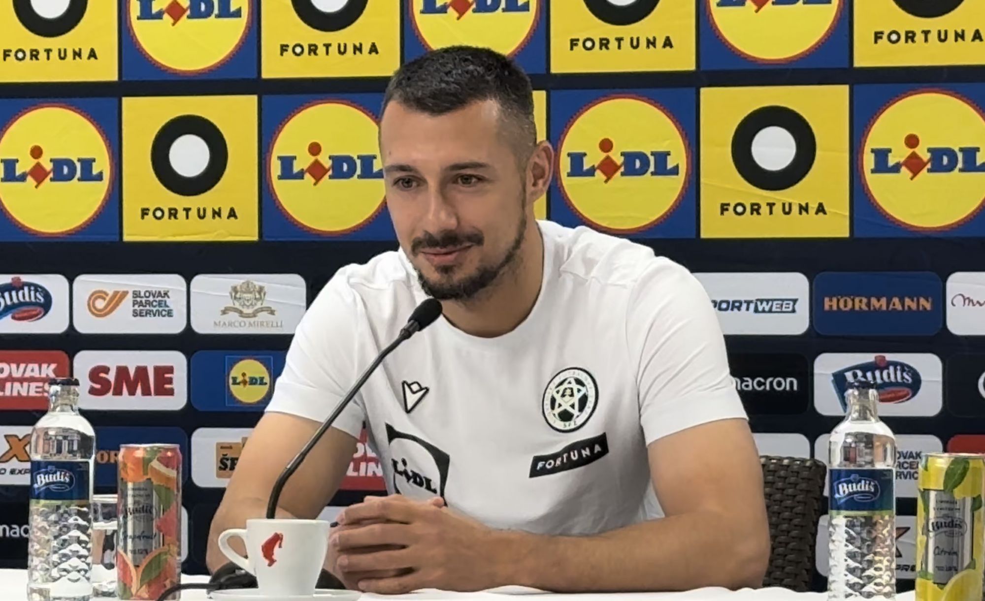 Игрок сборной Словакии Скранц возвращается после травмы и выражает желание принять участие в чемпионате мира.