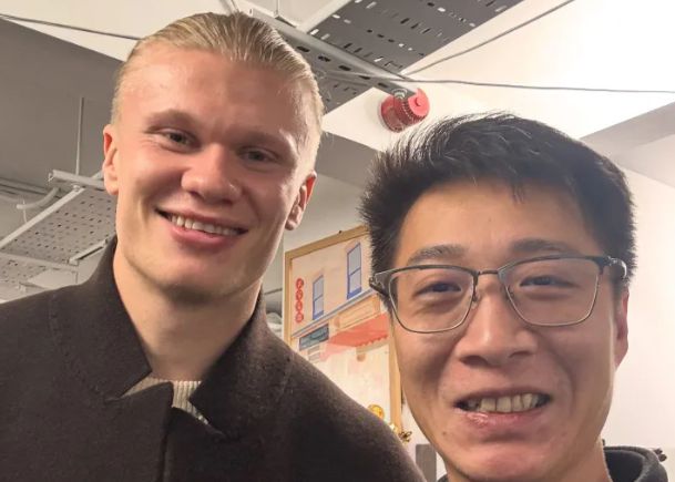 Игровой гурман? Британские СМИ: В честь Хааланда названо фирменное блюдо китайского ресторана