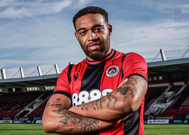 Официально: бывший игрок «Ливерпуля» Эбби перешел в «Локомотив София» по двухлетнему контракту.