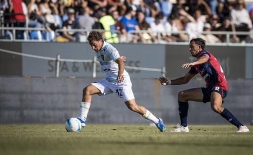 Кальяри против Фрозиноне