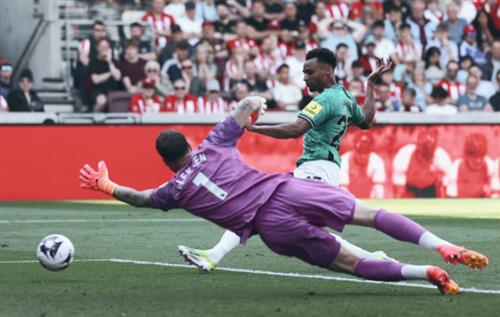 Брентфорд против Ньюкасл Юнайтед