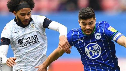 Лутон Таун против Уиган Атлетик