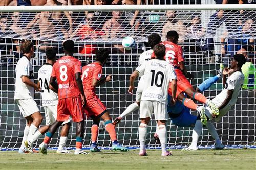 Кальяри против Пармы