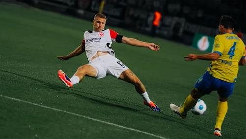 Восточный Брансуик против Восточного Франкфурта