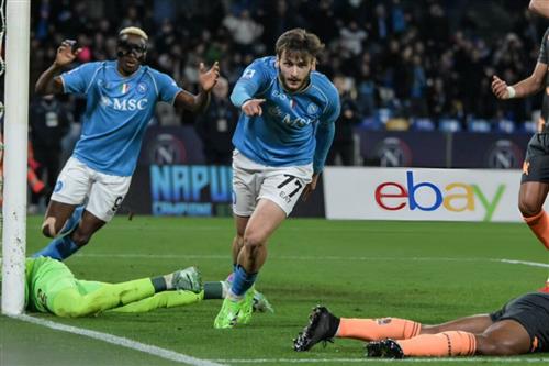 Неаполь против Турина