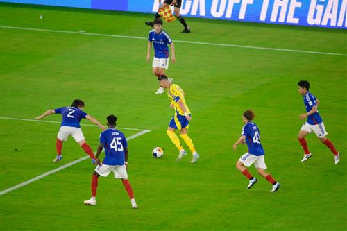 Йокогама Маринос v Наср