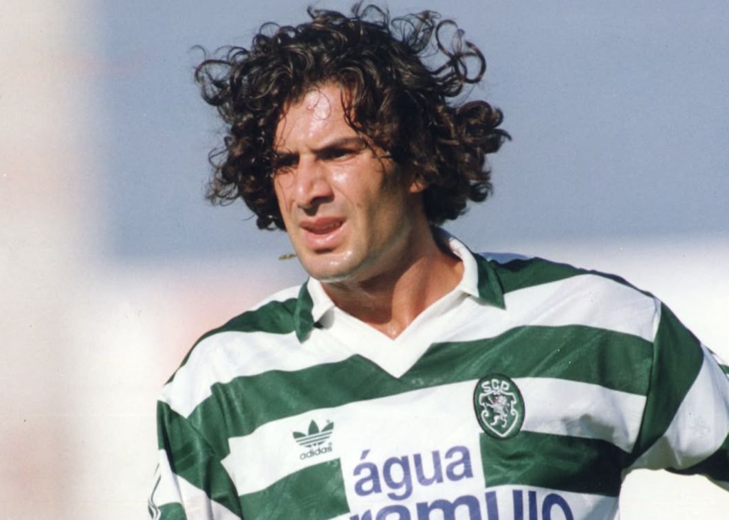 Португальские СМИ: Португальские спортивные социальные сети опубликовали сообщение, посвященное празднованию дня рождения Фигу, у которого затем произошла ожесточенная ссора с фанатами.