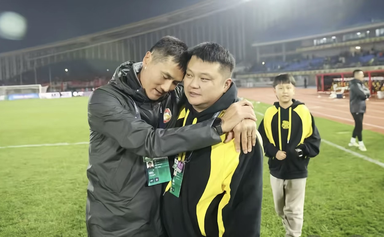 Инвестор Западного побережья Сюй Шан посылает послание Шао Цзяи: Желаю вам светлого будущего и увидимся снова, как прежде.