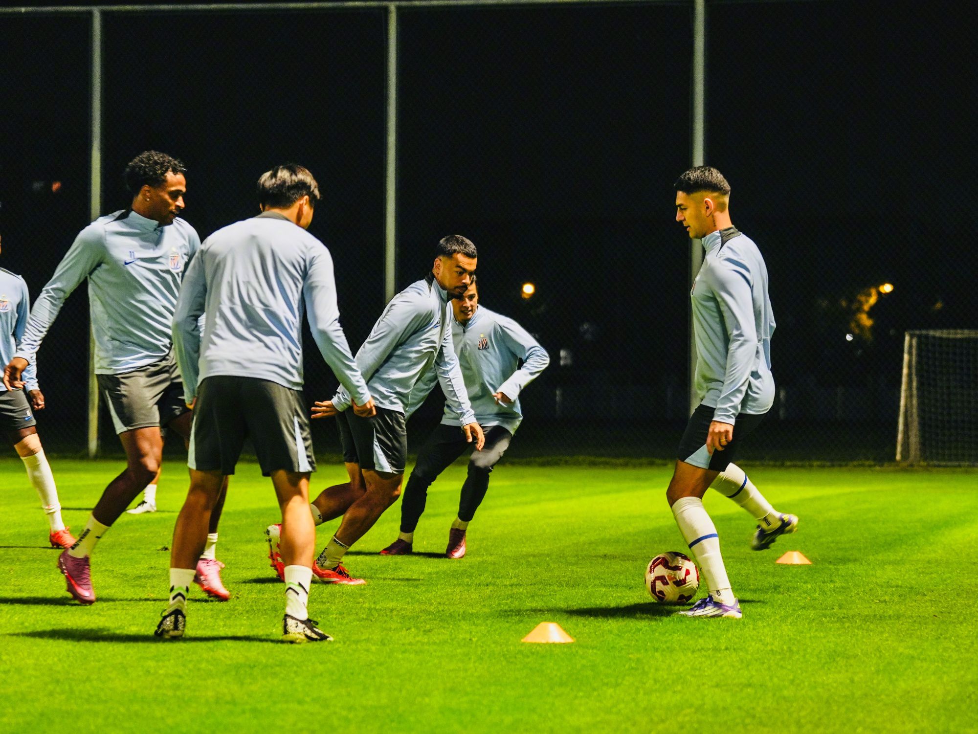 Первая команда Шэньхуа сегодня перегруппировалась, Лю Чэнъюй и Ян Хаоюй отчитаются перед мужской футбольной командой U22.